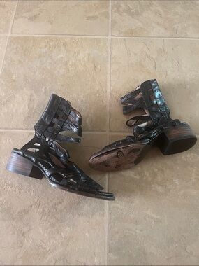 Freebird Queen Sandals